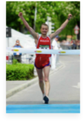 Aleksey Voyevodin (RUS) celebrates winning the 50km race in Naumburg (Getty Images) 